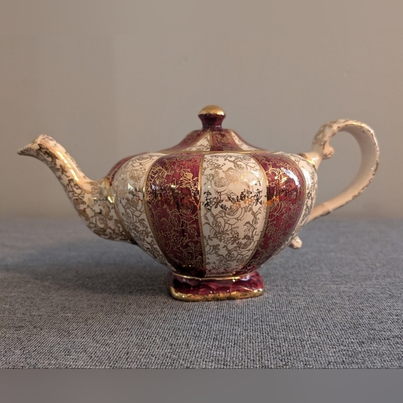 Arthur Wood Red and White Striped Porcelain Teapot with Gold Floral Design, 4278 - Picture 2 of 9